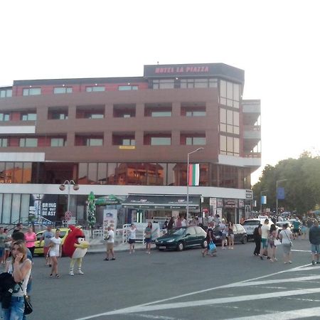 La Piazza Primorsko Rooms & Apartments Bagian luar foto
